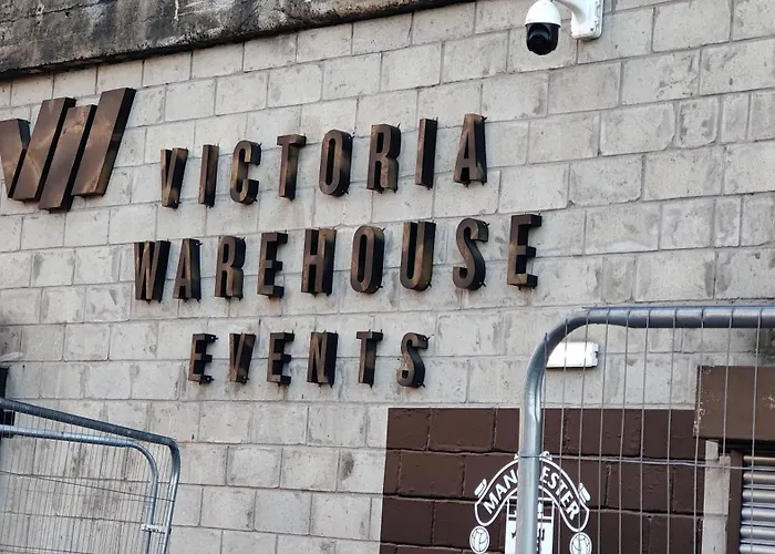 아파트 Penthouse-like With & Waterfront Views In Old Trafford With 500mbps Internet And Netflix