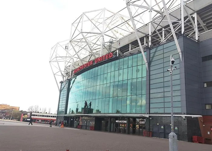 Penthouse-like With & Waterfront Views In Old Trafford With 500mbps Internet And Netflix *