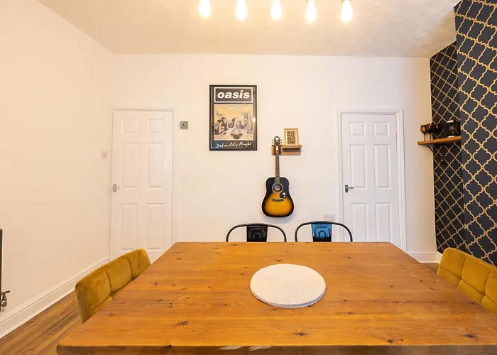 펜션 Winslow House- Close To Coop Etihad & Free Parking