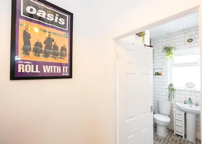 펜션 Winslow House- Close To Coop Etihad & Free Parking