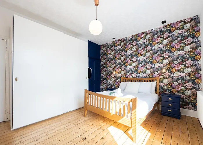 Ferienhaus Winslow House- Close To Coop Etihad & Free Parking *