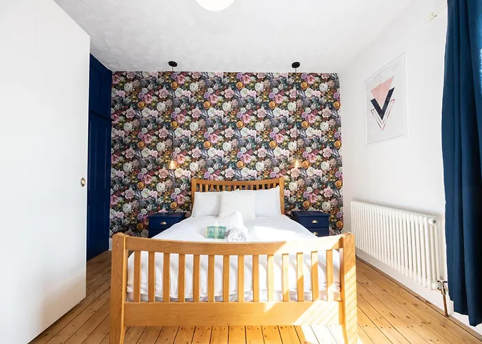 펜션 Winslow House- Close To Coop Etihad & Free Parking *