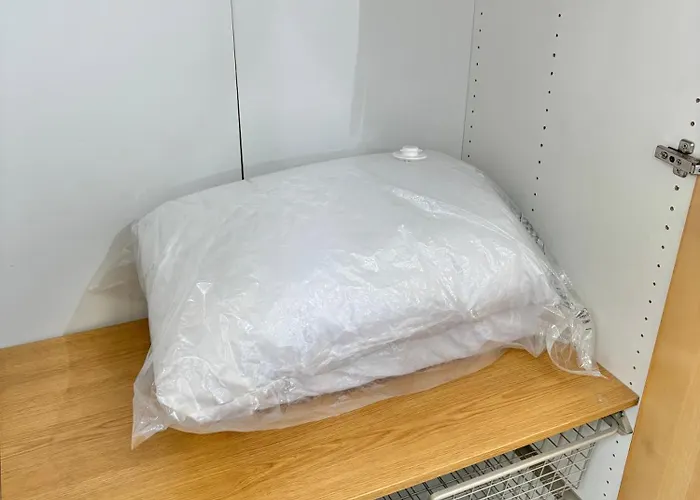 Silver Pines - 2br - King Bed - 6 Guests - Wi-fi - Free Parking *