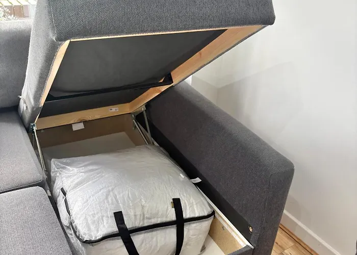 Silver Pines - 2br - King Bed - Sleeps 6 - Wi-fi - Free Parking