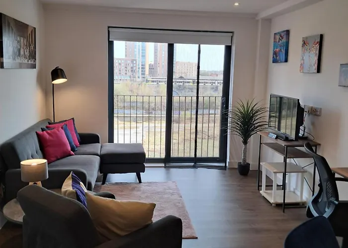 Daire Lets Sa I 2bed 2bath L Waterfront L Private Balcony I Relaxing Retreat I Great Location Manchester