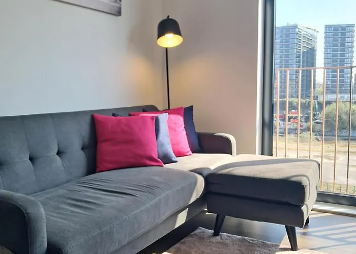 Lets Sa I 2bed 2bath L Waterfront L Private Balcony I Relaxing Retreat I Great Location *