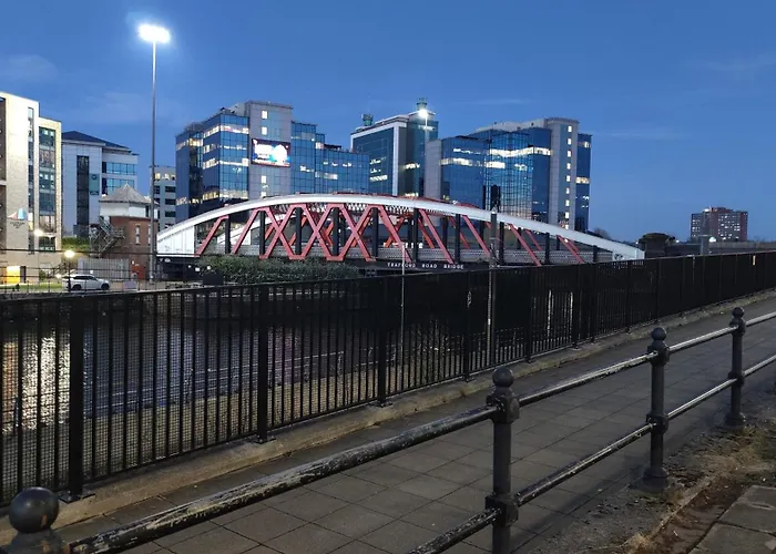 דירה Penthouse-like With & Waterfront Views In Old Trafford With 500mbps Internet And Netflix *