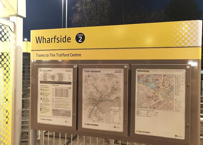 Penthouse-like With & Waterfront Views In Old Trafford With 500mbps Internet And Netflix * 맨체스터