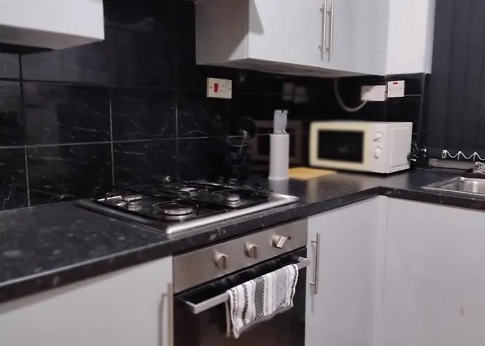 3br Near Alexandra Park And Free Parking *