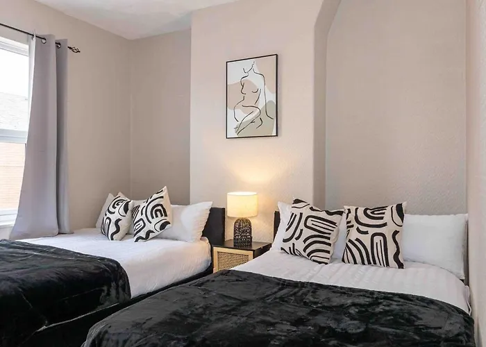 Spacious & Cozy In Salford Hébergement de vacances *