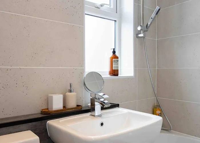 Spacious & Cozy In Salford * Manchester