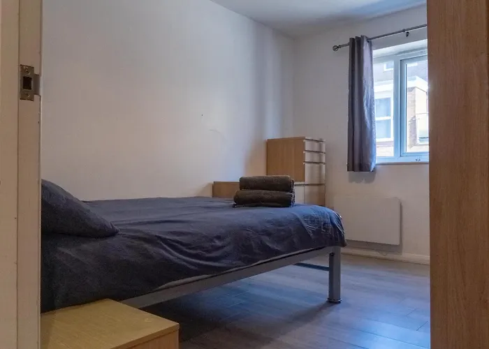 דירה Spacious 2 Bed Flat, Free Parking, Close To Town