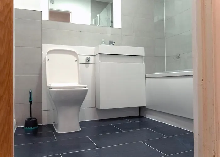 דירה Spacious 2 Bed Flat, Free Parking, Close To Town מנצ'סטר