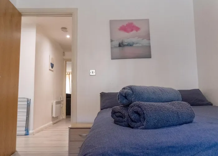 Spacious 2 Bed Flat, Free Parking, Close To Town * מנצ'סטר