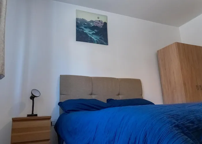 דירה Spacious 2 Bed Flat, Free Parking, Close To Town