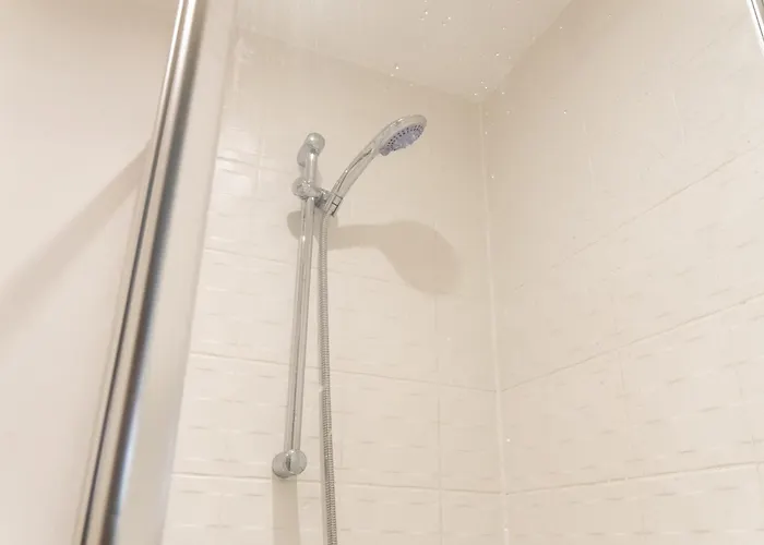 Spacious 2 Bed Flat, Free Parking, Close To Town * מנצ'סטר