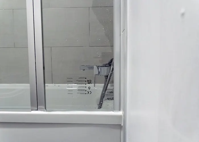 דירה Spacious 2 Bed Flat, Free Parking, Close To Town