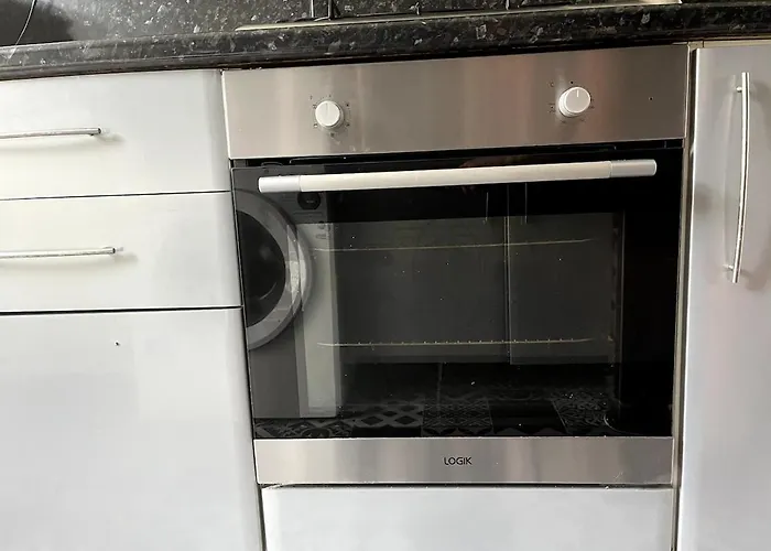 Double - Town & Nearby, 24h Bus, Airport-linked 홈스테이 맨체스터