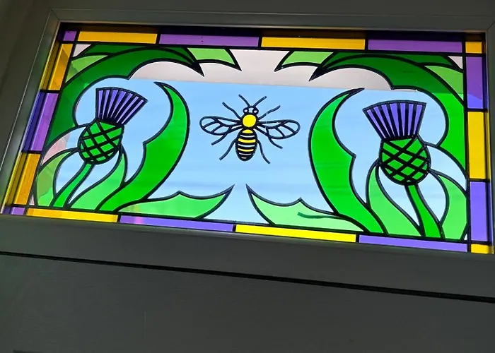 Winslow House- Close To Coop Etihad & Free Parking Ferienhaus