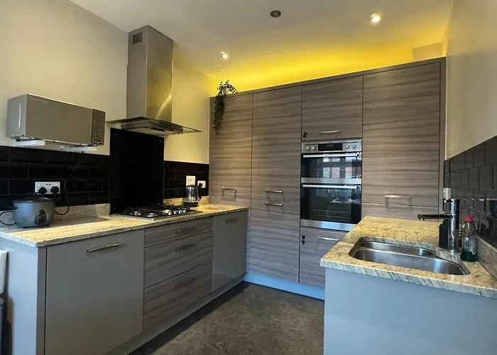 Large 3 Bed - Coop Live -free Parking Apartamento