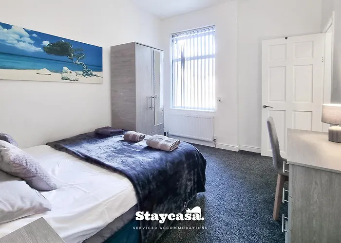 The Cowesby 4-bed - Street Parking Манчестер