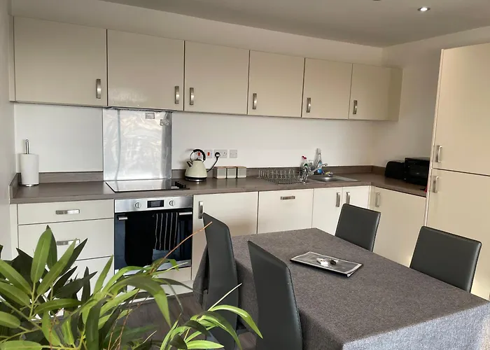 Balcony Marina With Skyline Views - Free Secure Parking * Manchester