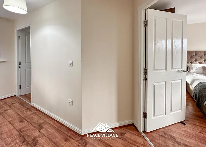 Ashton Co-living - Private Self-cater Манчестер