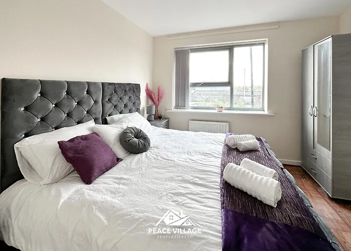 Ashton Co-living - Private Self-cater Holiday home Manchester