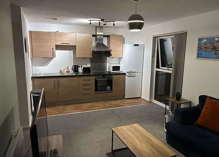 Apartament Cozy 2 Bed With Balcony Etihad Views, Steps From Coop Live Manchester