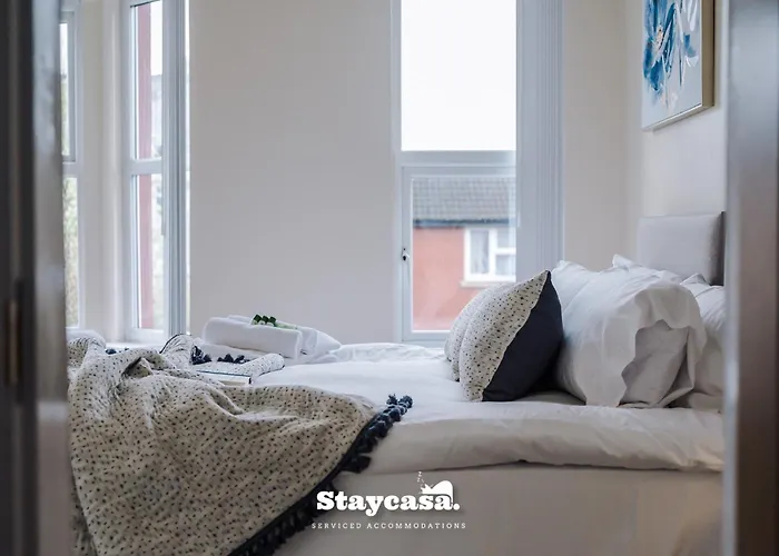 Urban Oasis Spacious 4-bedroom In 펜션 *