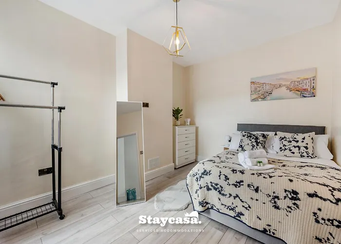 Urban Oasis Spacious 4-bedroom In Prázdninový dům Manchester