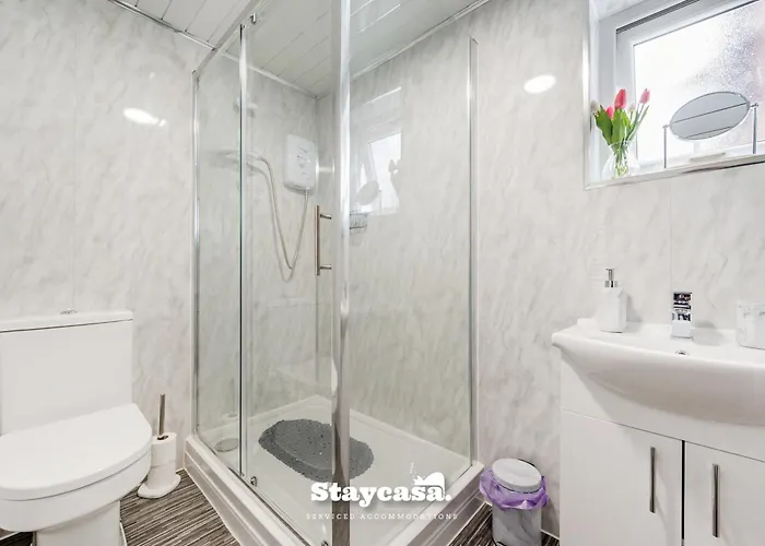 Urban Oasis Spacious 4-bedroom In 맨체스터