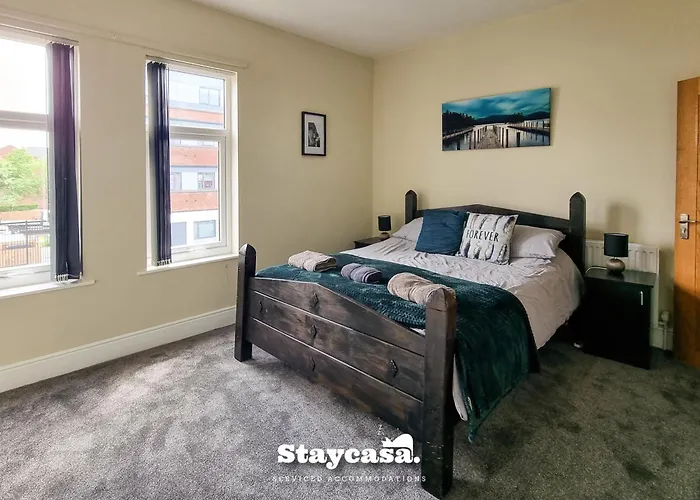 Stylish 4-Bed Home With On-Street Parking マンチェスター