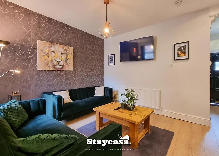 Rustic Ebony With Free Parking * Manchester