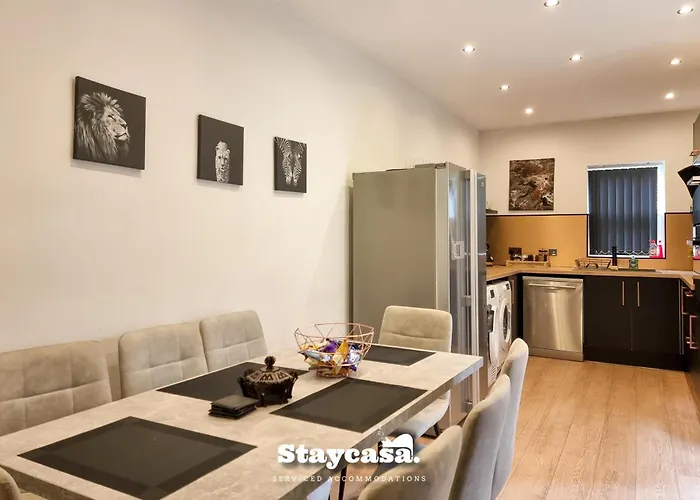 Stylish 4-Bed Home With On-Street Parking *