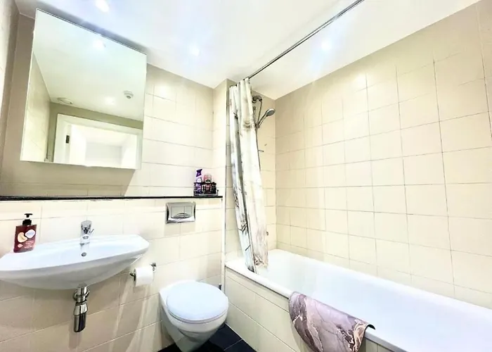 Apartment Modern High-rise Flat In Media City! 2 Beds, 2 Baths Manchester