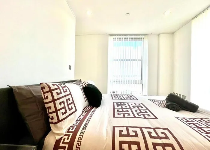 Modern High-rise Flat In Media City! 2 Beds, 2 Baths * Manchester