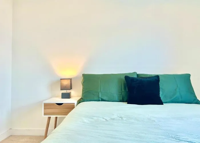 Modern High-rise Flat In Media City! 2 Beds, 2 Baths Manchester