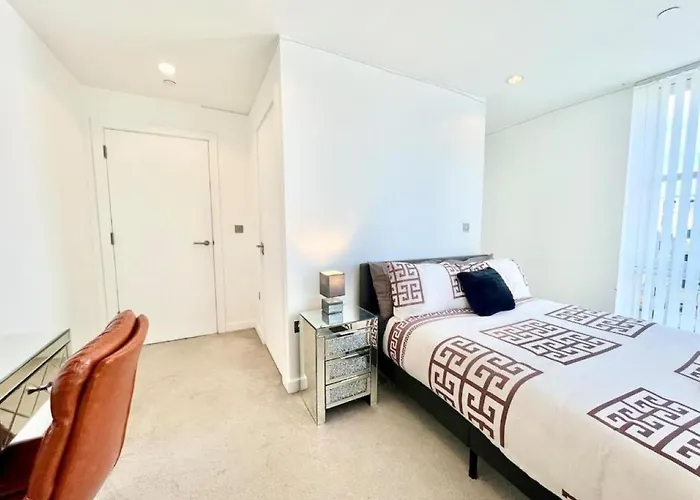 Modern High-rise Flat In Media City! 2 Beds, 2 Baths 아파트