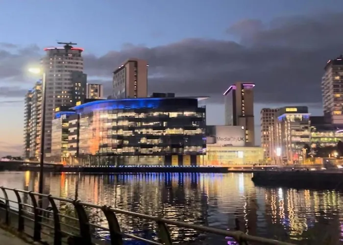 Modern High-rise Flat In Media City! 2 Beds, 2 Baths Apartment *