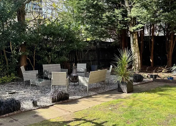 The Secret Garden Retreat With Hot Tub *