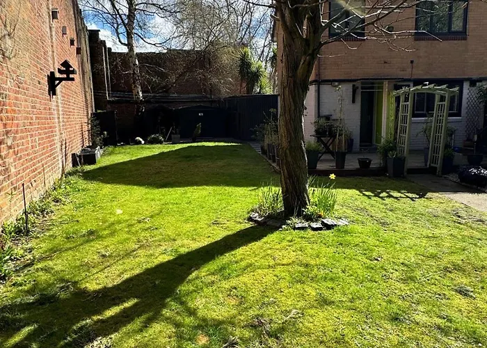 The Secret Garden Retreat With Hot Tub