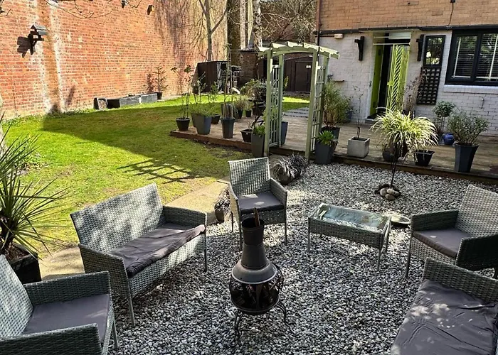 The Secret Garden Retreat With Hot Tub *