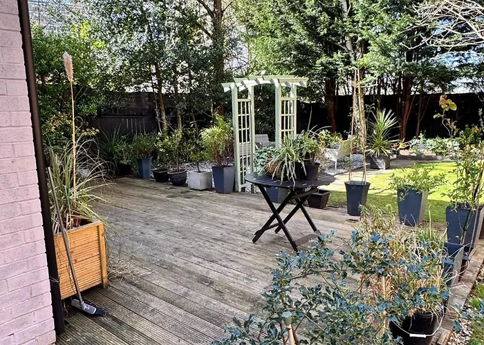 The Secret Garden Retreat With Hot Tub Holiday home *