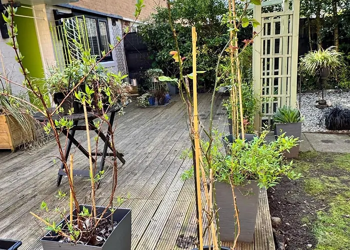 Holiday home The Secret Garden Retreat With Hot Tub *