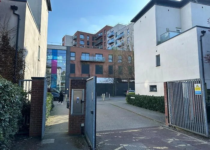 Διαμέρισμα Inside City, Modern & Luxurious 2 Bed Apartment, Entire Unit *