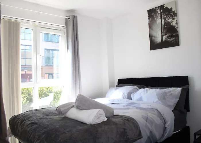 Inside City, Modern & Luxurious 2 Bed Apartment, Entire Unit * Μάντσεστερ