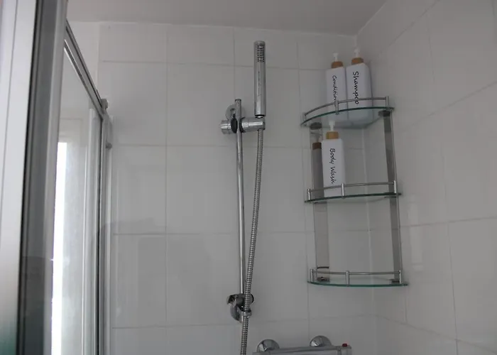 Apartment Inside City, Modern & Luxurious 2 Bed Apartment, Entire Unit *