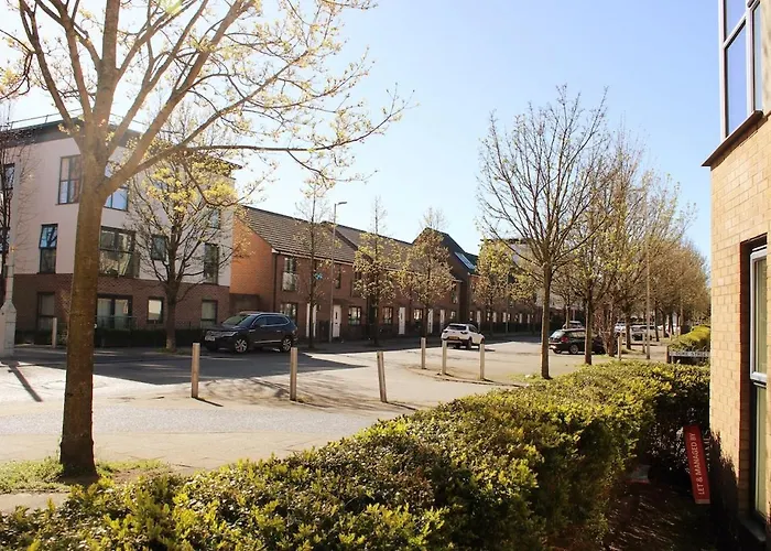 Inside City, Modern & Luxurious 2 Bed Apartment, Entire Unit Apartment *