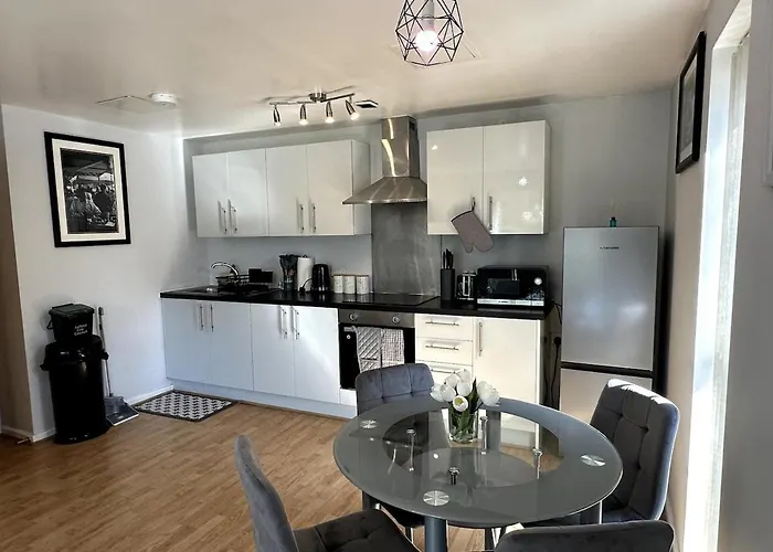 Apartment Inside City, Modern & Luxurious 2 Bed Apartment, Entire Unit Manchester